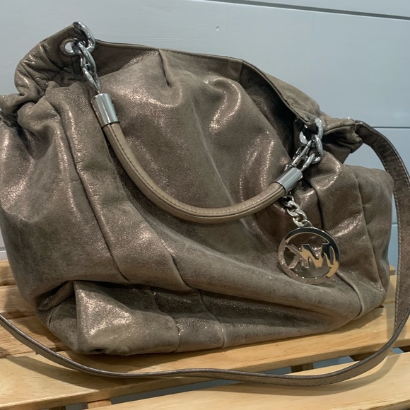 Michael Kors, champagne purse with silver accents - Picture 7 of 10